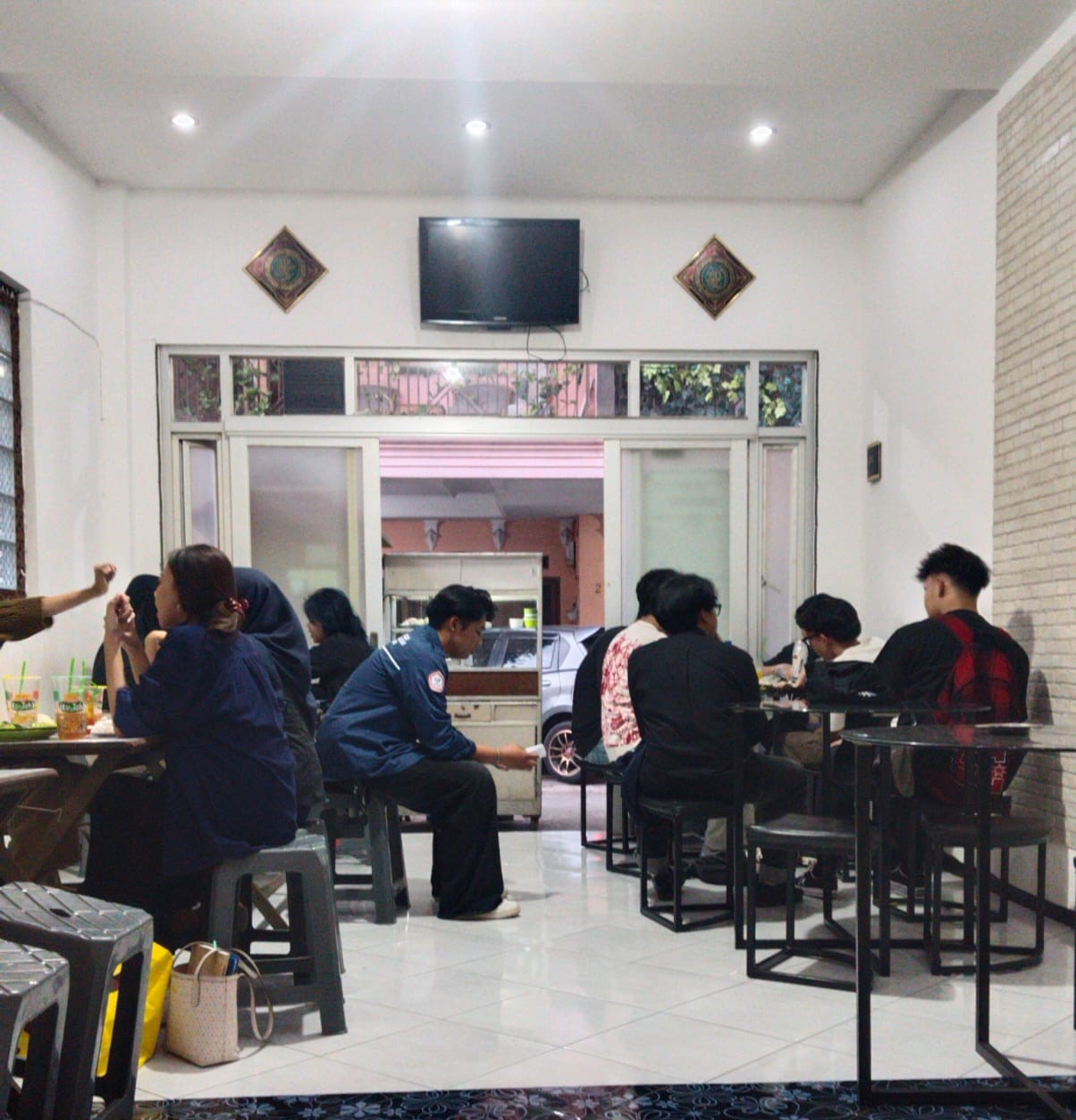 Area kasir dan pelayanan cepat di Kantin Mini